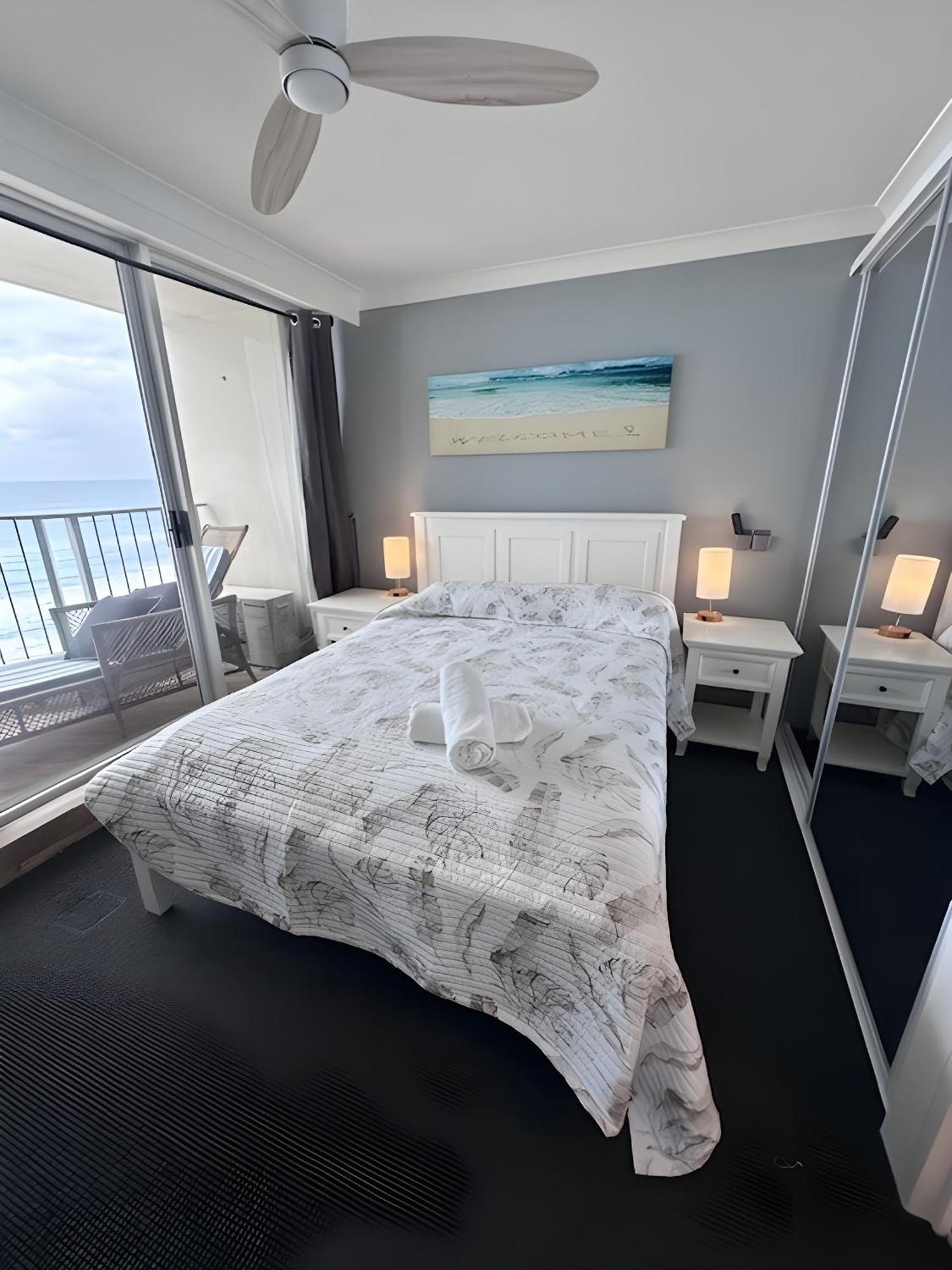 Absolutely Stunning! On The Beach !!! Gold Coast Esterno foto
